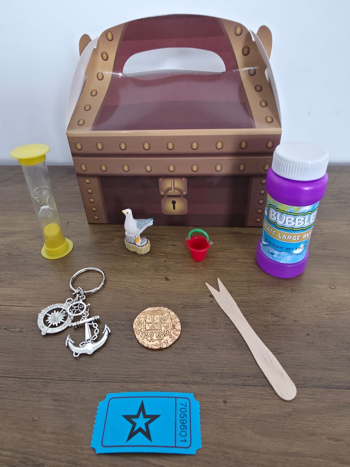 British Seaside Treasure Chest – Nostalgic Seaside Gift Box