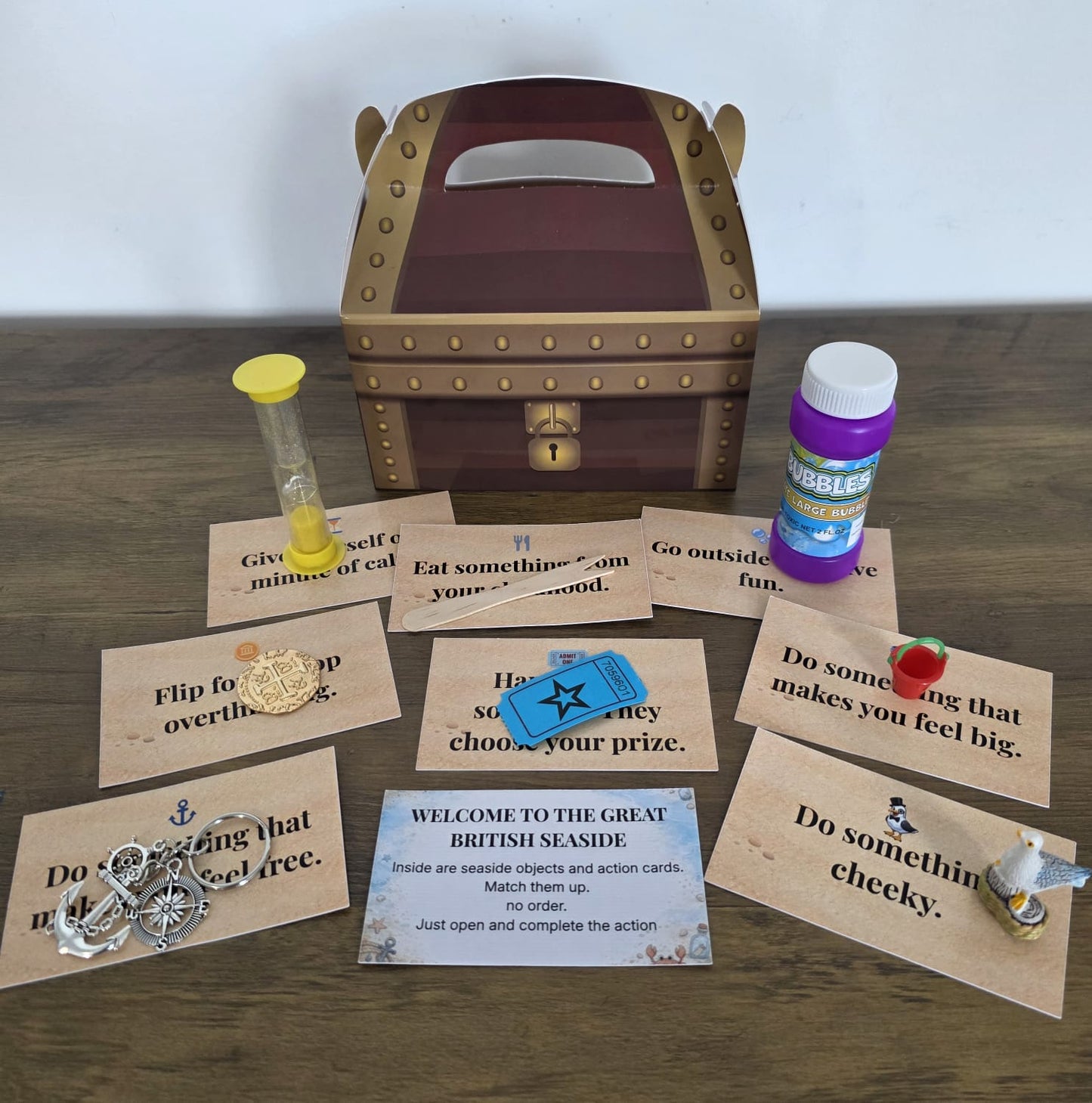 British Seaside Treasure Chest – Nostalgic Seaside Gift Box