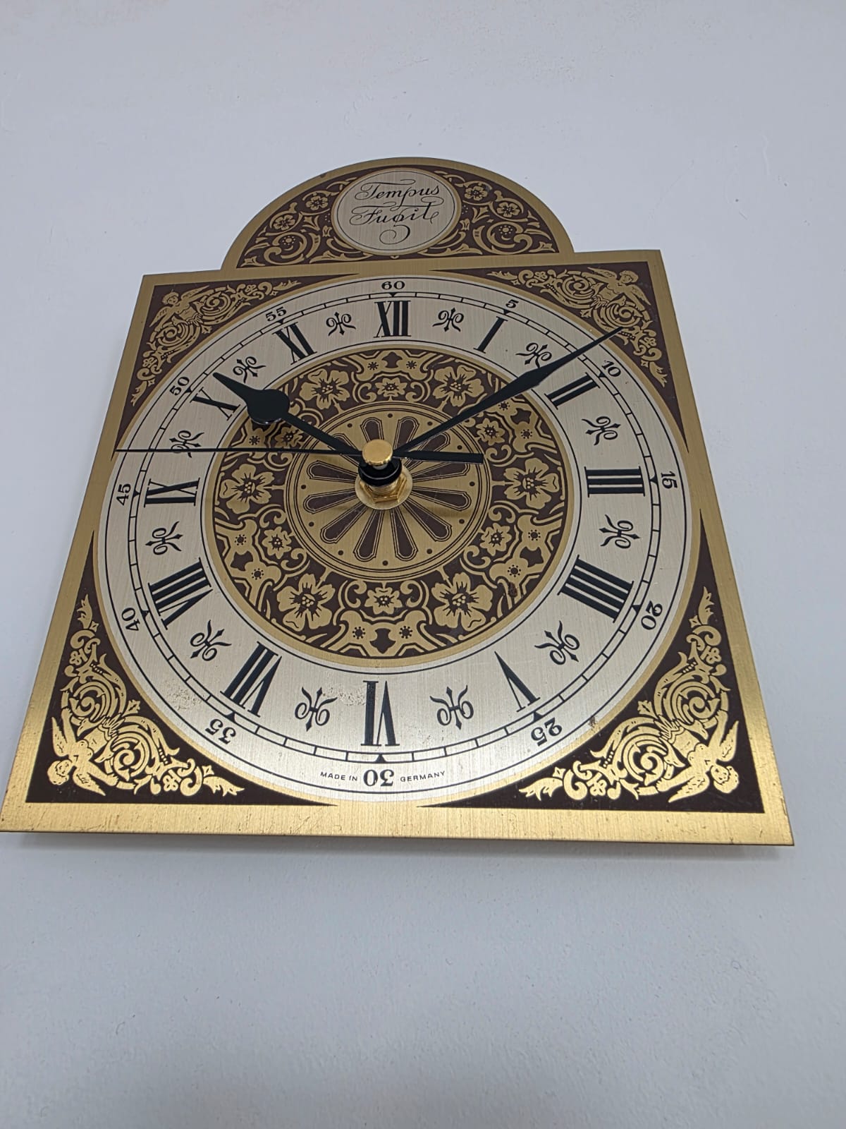 Vintage Clock Dial with silent battery mechanism Wall Clock