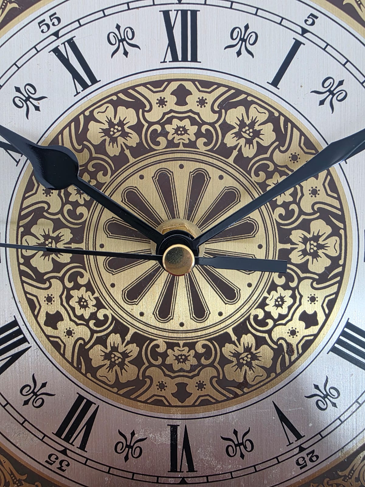 Vintage Clock Dial with silent battery mechanism Wall Clock