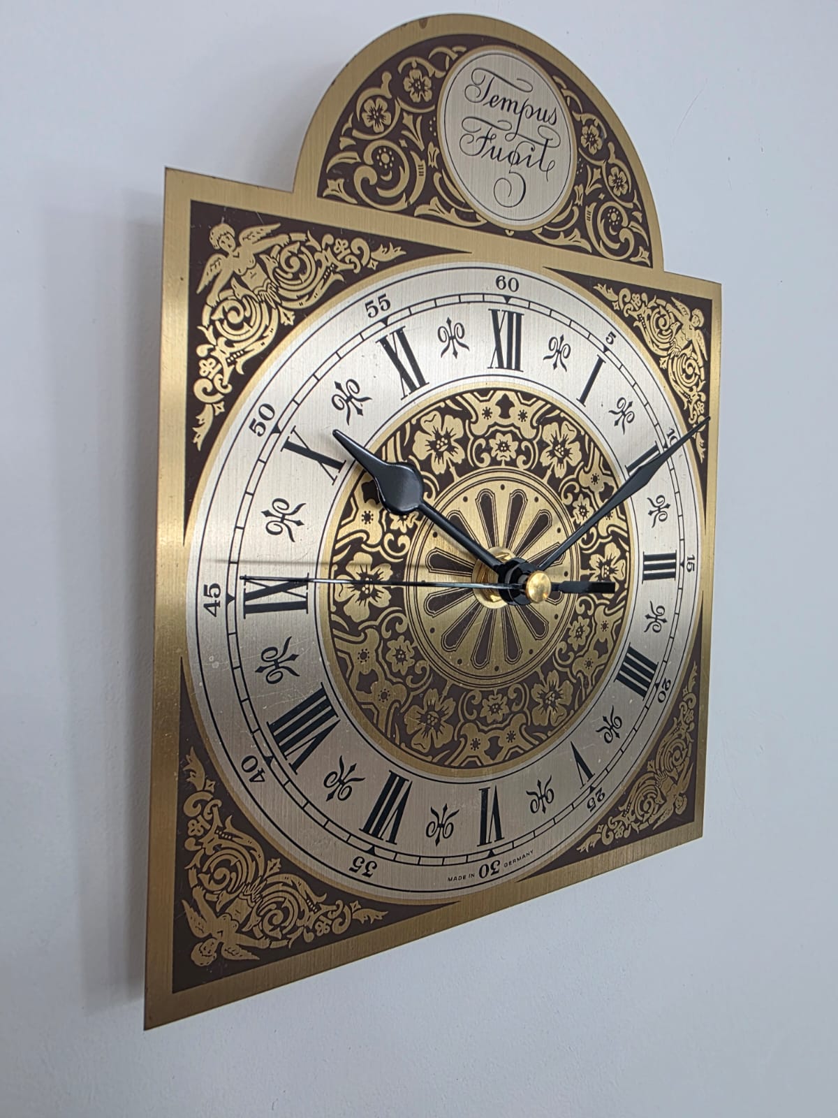 Vintage Clock Dial with silent battery mechanism Wall Clock