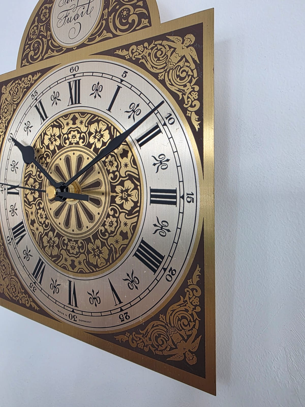 Vintage Clock Dial with silent battery mechanism Wall Clock