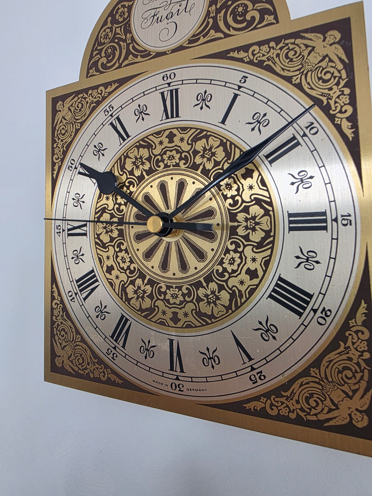 Vintage Clock Dial with silent battery mechanism Wall Clock