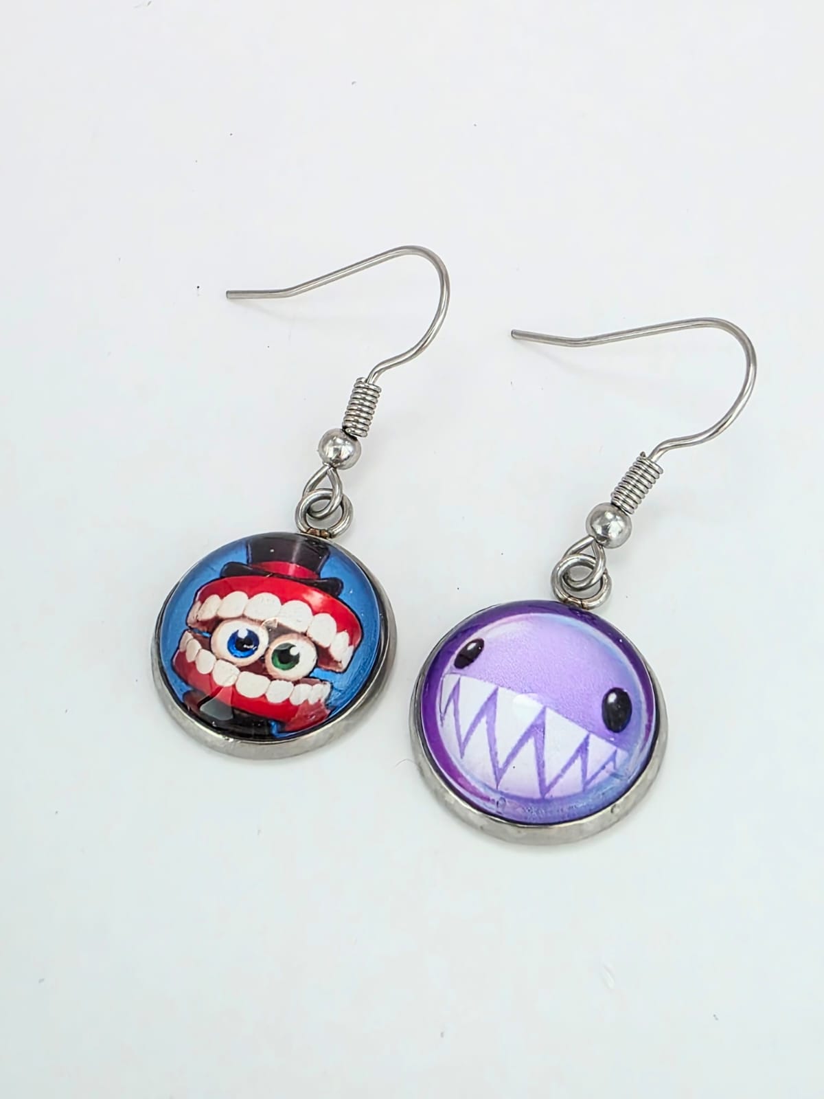 The Amazing Digital Circus Inspired Caine & Bubble Dangle Earrings